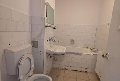 Apartament cu 3 camere semidecomandat în Micro 17