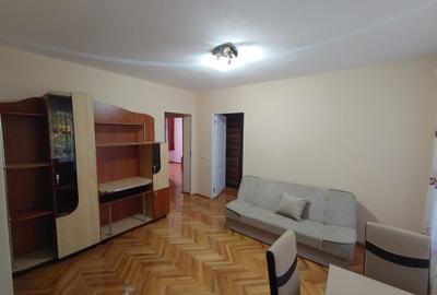 Apartament cu 3 camere semidecomandat în Central