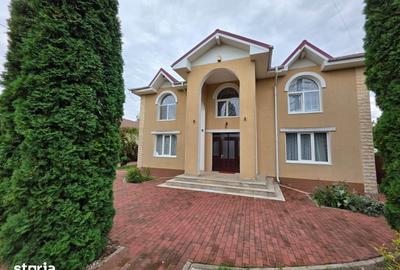 Casă cu 5 camere cu Teren 1250 Mp în Central