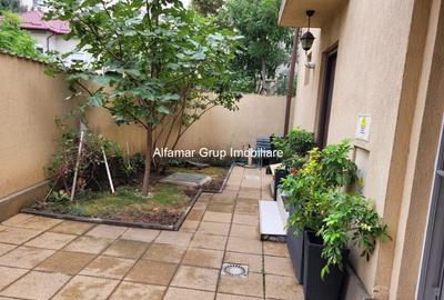 Casă cu 9 camere cu Canalizare în 13 Septembrie - 2