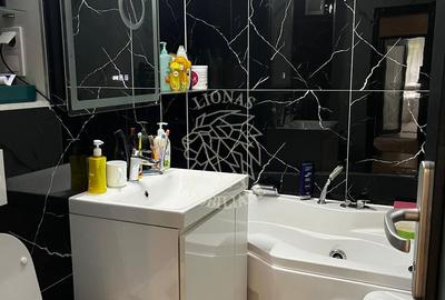 Apartament cu 3 camere decomandat în Independenței