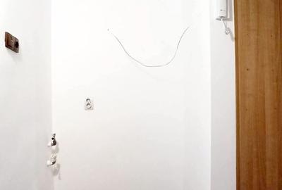 Apartament cu 4 camere decomandat în Micro 16