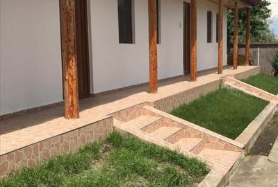 Casă cu 3 camere cu Teren 2900 Mp în Central - 2