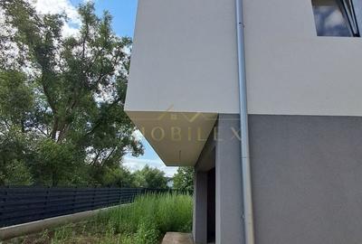 Casă cu 4 camere în Popești