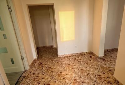Apartament cu 3 camere decomandat în Mioriței - 2