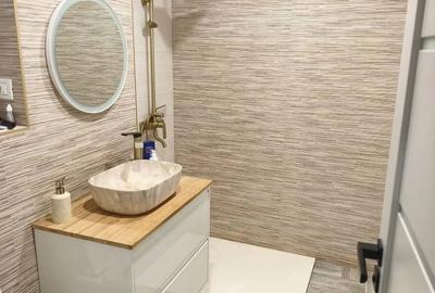 Apartament cu 3 camere decomandat în Soarelui