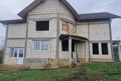 Casă cu 3 camere cu Teren 2172 Mp în Vedea