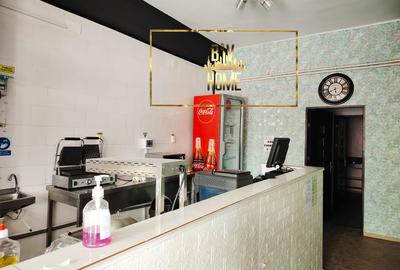 Spațiu comercial, de 100 mp, în Central - 4