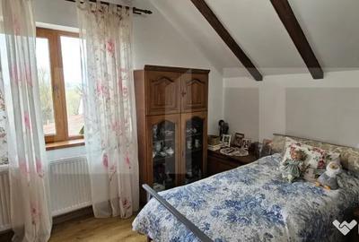 Casă cu 4 camere cu Teren 569 Mp în Central