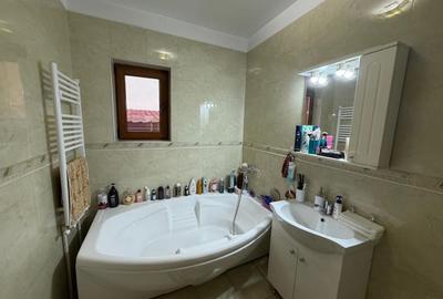Casă cu 7 camere cu Canalizare în Trocadero - 10