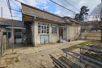 Casă cu 3 camere cu Teren 500 Mp în Central