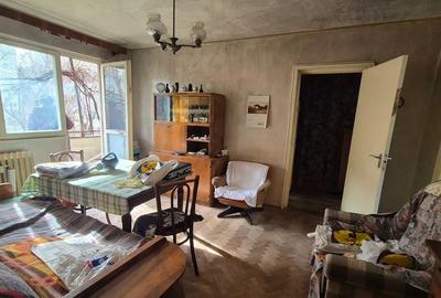 Apartament cu 3 camere semidecomandat în Astra