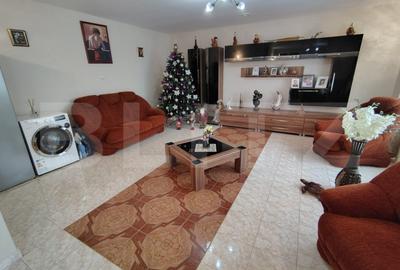 Casă individuală cu 7 camere cu Piscina în Mihai Viteazu - 3
