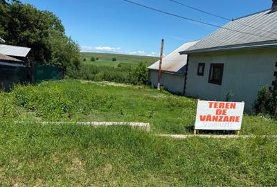 Teren de 1800 mp, în Stroiești - 2