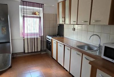 Apartament cu 3 camere semidecomandat în Central - 9