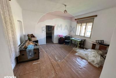Casă cu 7 camere cu Teren 626 Mp în Pârneava - 2