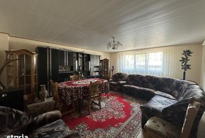 Casă cu 7 camere cu Teren 1039 Mp în Cornești