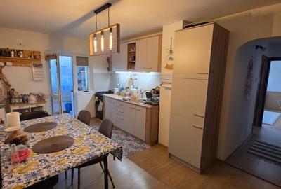 Apartament cu 3 camere decomandat în Ciupercenii Noi