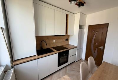 Apartament cu 3 camere decomandat, mobilat în Ultracentral