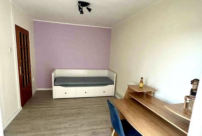 Apartament cu 3 camere semidecomandat în Complex Studențesc