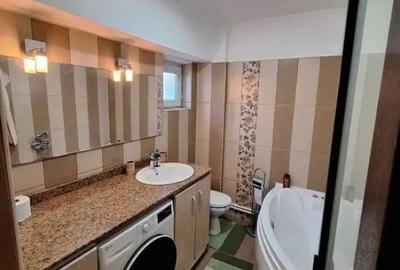 Apartament cu 3 camere semidecomandat în Tomis III