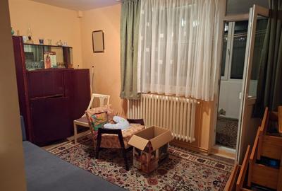 Apartament cu 3 camere decomandat, mobilat în Dâmbu Pietros