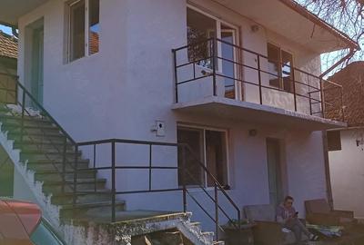 Casă cu Teren 1700 Mp în Central - 1