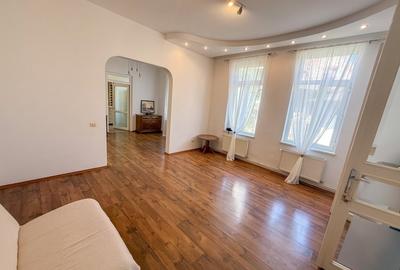 Apartament cu 3 camere semidecomandat, mobilat în Armeneasca
