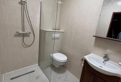 Casă individuală cu 8 camere cu Canalizare în Băile 1 Mai - 2