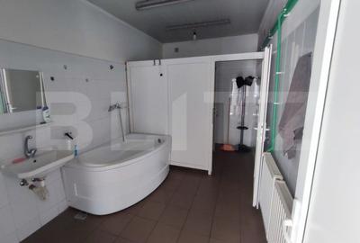 Spațiu comercial, de 3,000 mp, în Central - 7