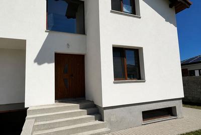 Casă individuală cu 6 camere cu Garaj în Periferie