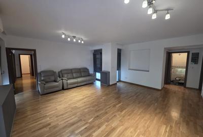 Apartament cu 4 camere decomandat, mobilat în Băneasa