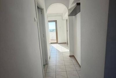 Apartament cu 3 camere decomandat în Giroc