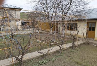 Casă cu 7 camere cu Teren 750 Mp în Central