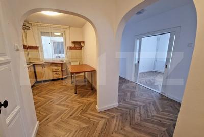 Apartament cu 3 camere decomandat, mobilat în Dacia