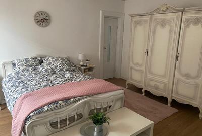 Apartament cu 5 camere circular în Universitate