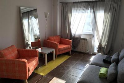 Apartament cu 3 camere semidecomandat, mobilat în Ștefan cel Mare