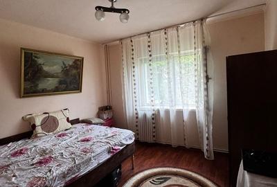 Apartament cu 3 camere decomandat în Independenței