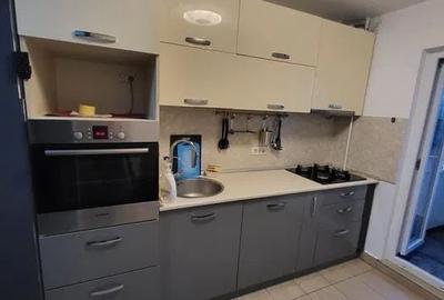 Apartament cu 3 camere decomandat în Dristor