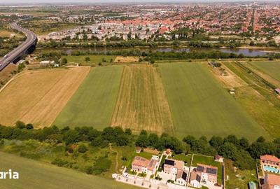 Teren de 4500 mp, în Pârneava