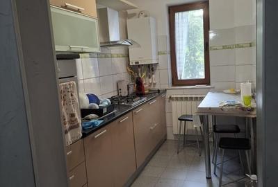 Apartament cu 2 camere decomandat în Micro 17