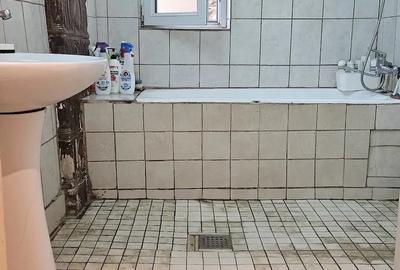 Casă cu 6 camere cu Teren 914 Mp în Poiana Mare