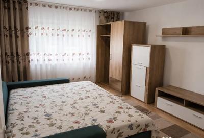 Apartament cu 2 camere decomandat în Tractorul