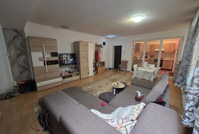 Apartament cu 2 camere semidecomandat în Industriilor