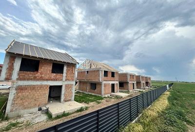 Casă cu 5 camere cu Teren 350 Mp în Bălăceanca - 1