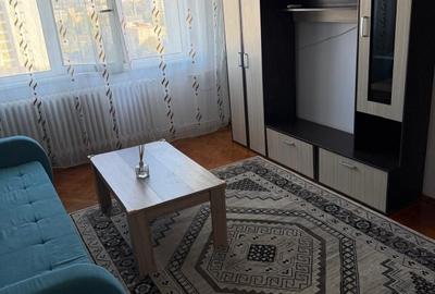Apartament cu 2 camere semidecomandat în Podu Roș