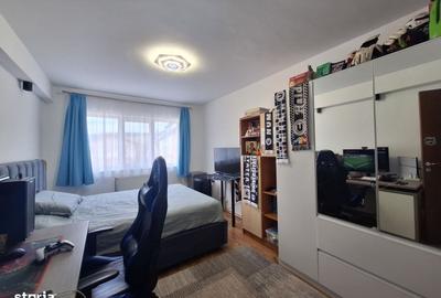 Apartament cu 3 camere decomandat în Florești