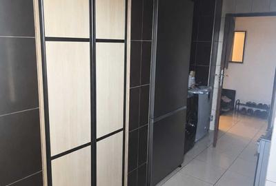 Apartament cu 3 camere decomandat în Titulescu