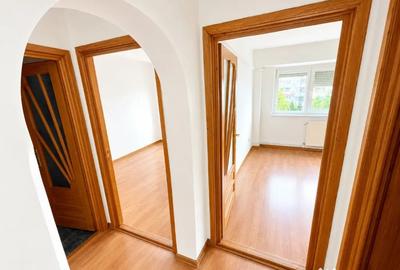 Apartament cu 3 camere decomandat în Obor