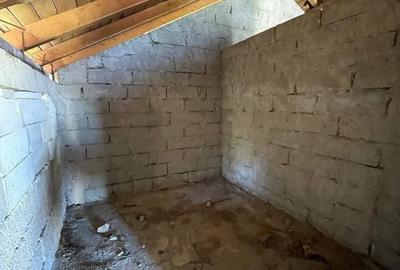 Casă cu 4 camere cu Teren 250 Mp în Central